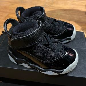 Nike air Jordan 6 rings black white No-tie kids sneaker Size 5c